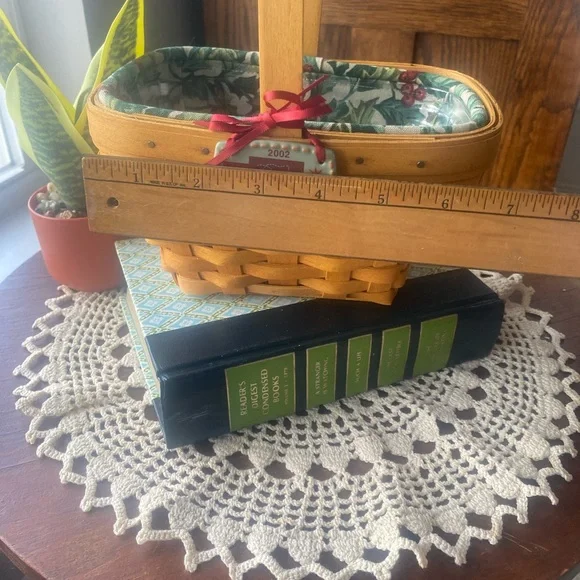 Longaberger 2002 Festive Holiday Christmas Woven Basket with Red Accents - Picture 8 of 10